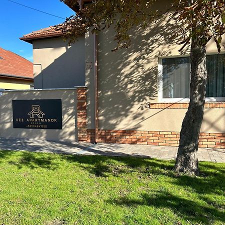 Rez Apartmanok Gyula Kültér fotó