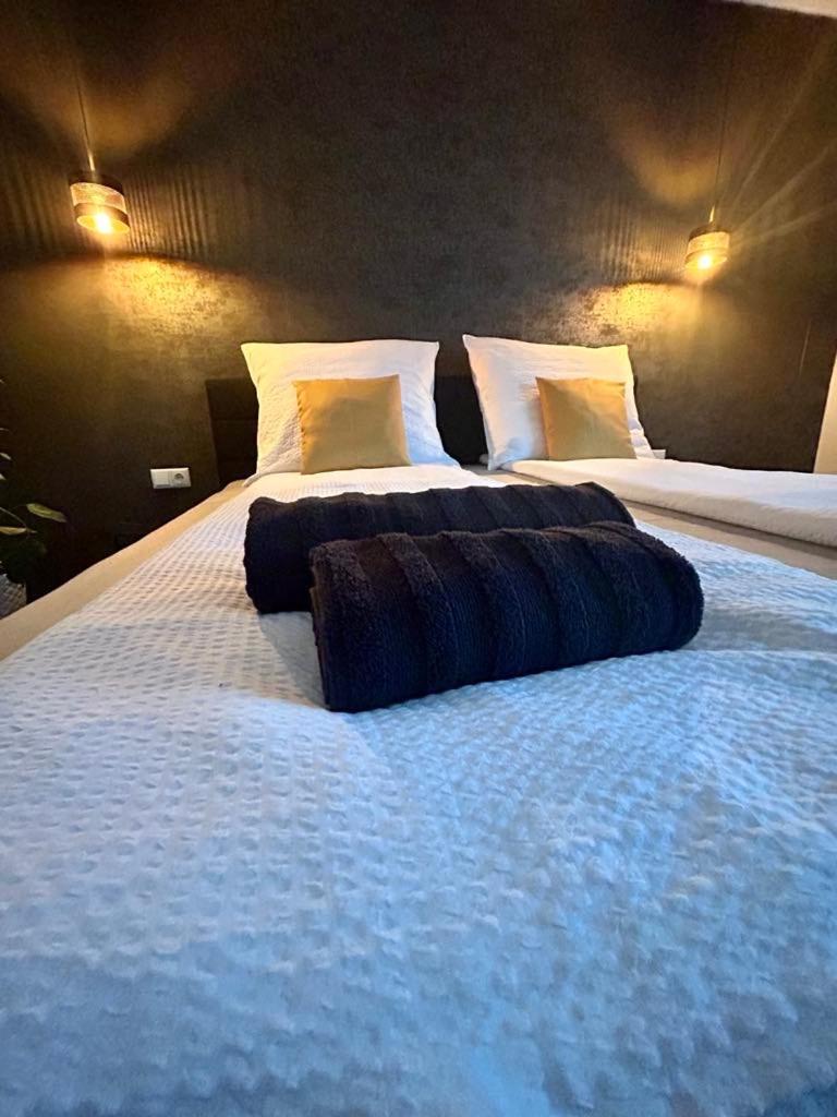 Rez Apartmanok Gyula Kültér fotó