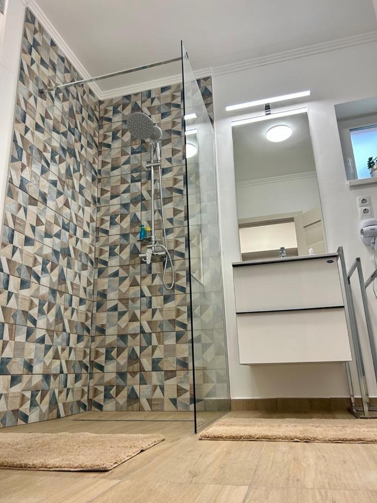 Rez Apartmanok Gyula Kültér fotó